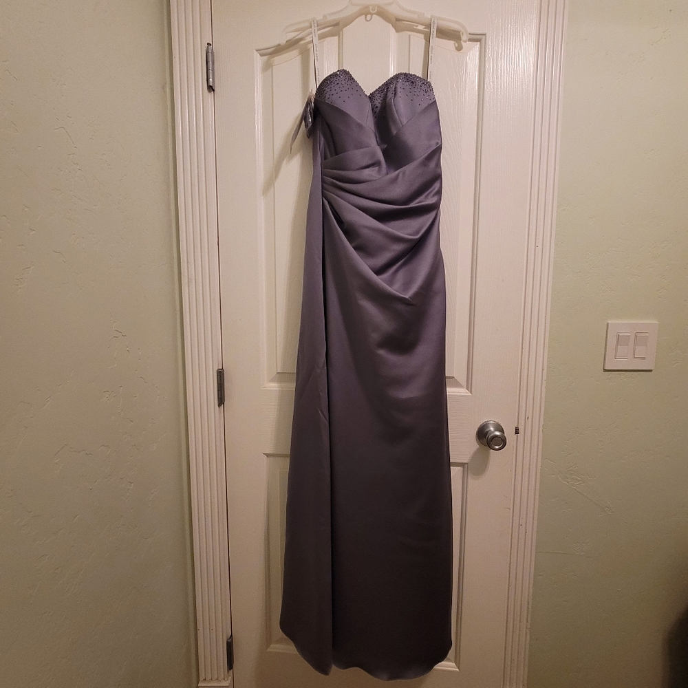 Alfred Angelo Dress Prom Bridesmaid style 7027 Victorian Lilac Size 4